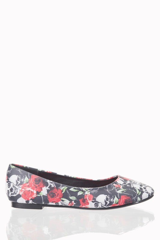 Black pumps with red details and skull print
